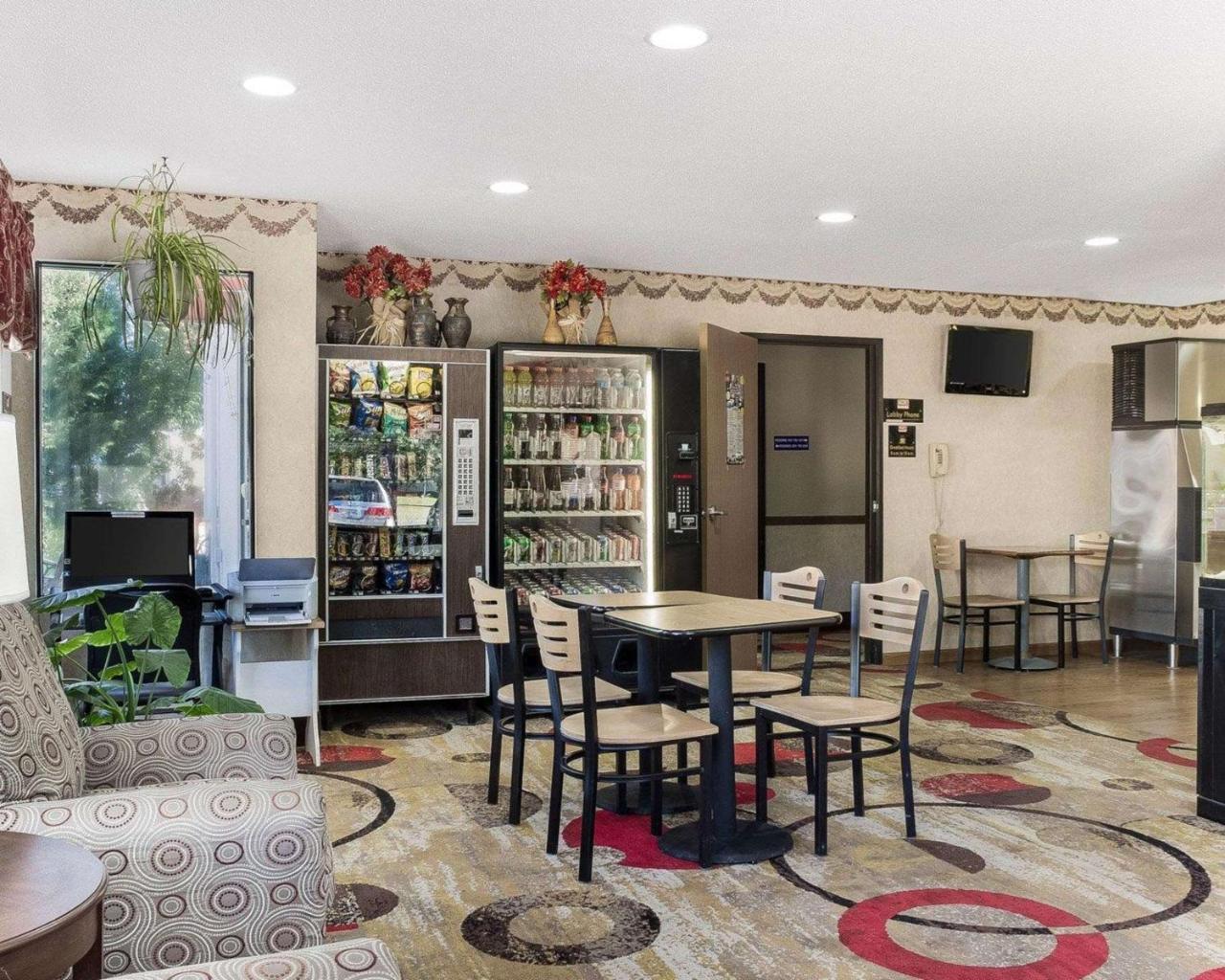 Econo Lodge Grand Forks Luaran gambar