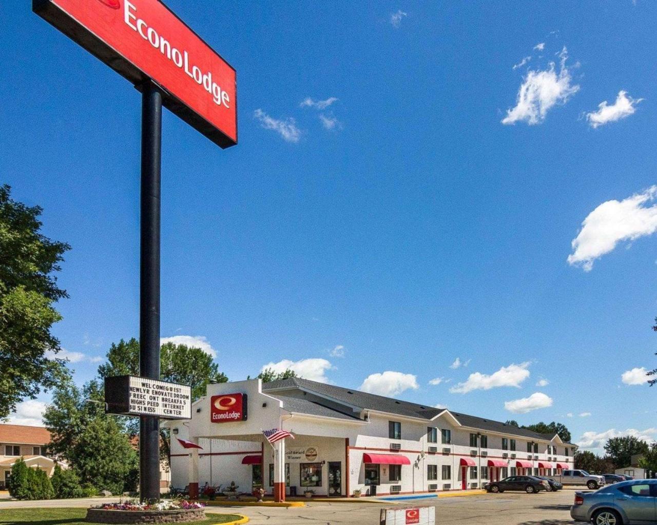 Econo Lodge Grand Forks Luaran gambar